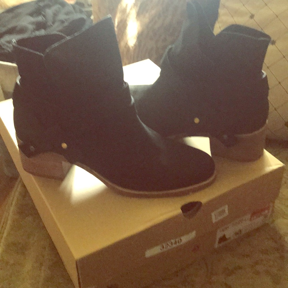 Black UGG Elora suede boots NIB 10